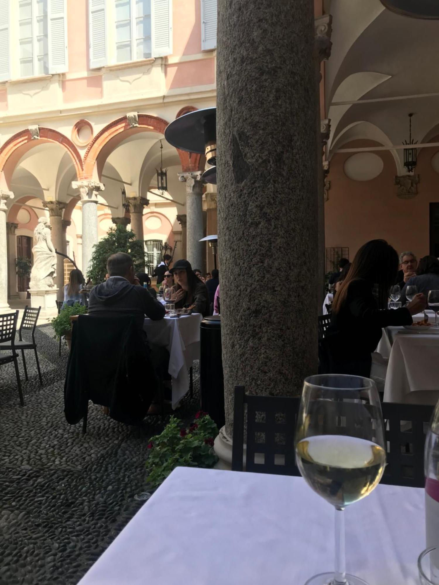 Free 30 Minutes Preemptive Cognitive Disconnect Therapy Price Location Real Duomo Palace Mini Suite Мілан Екстер'єр фото