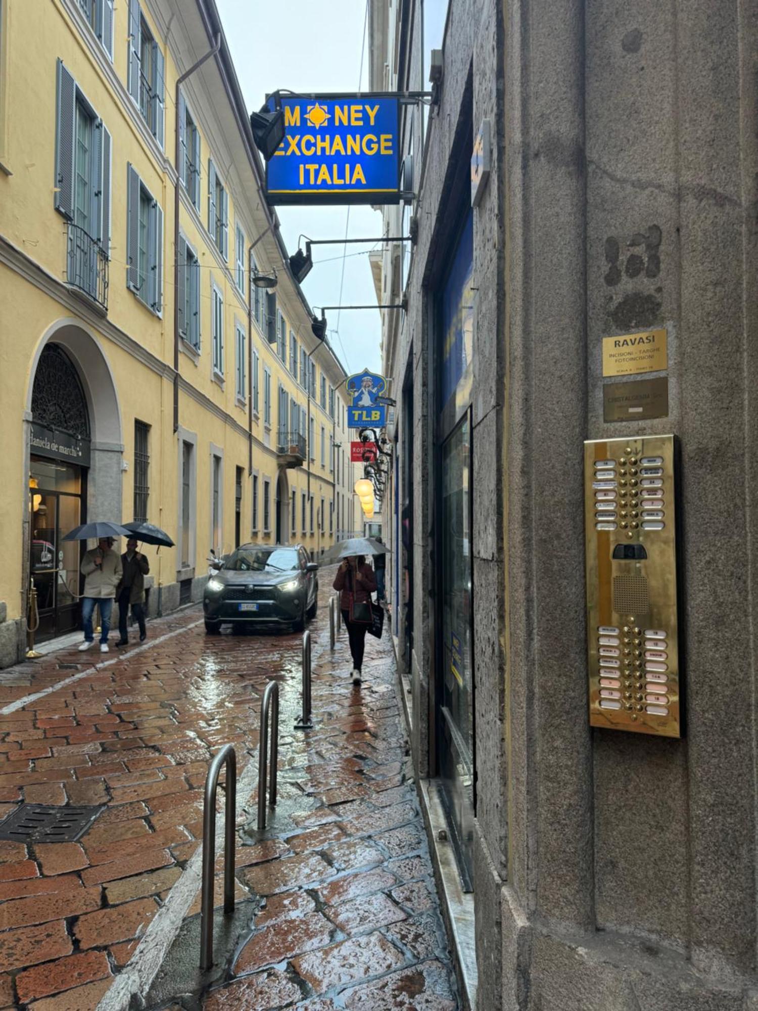 Free 30 Minutes Preemptive Cognitive Disconnect Therapy Price Location Real Duomo Palace Mini Suite Мілан Екстер'єр фото